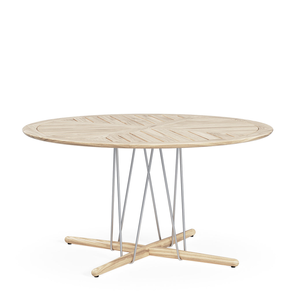 Embrace Outdoor Dining Table E022 by Carl Hansen & Søn