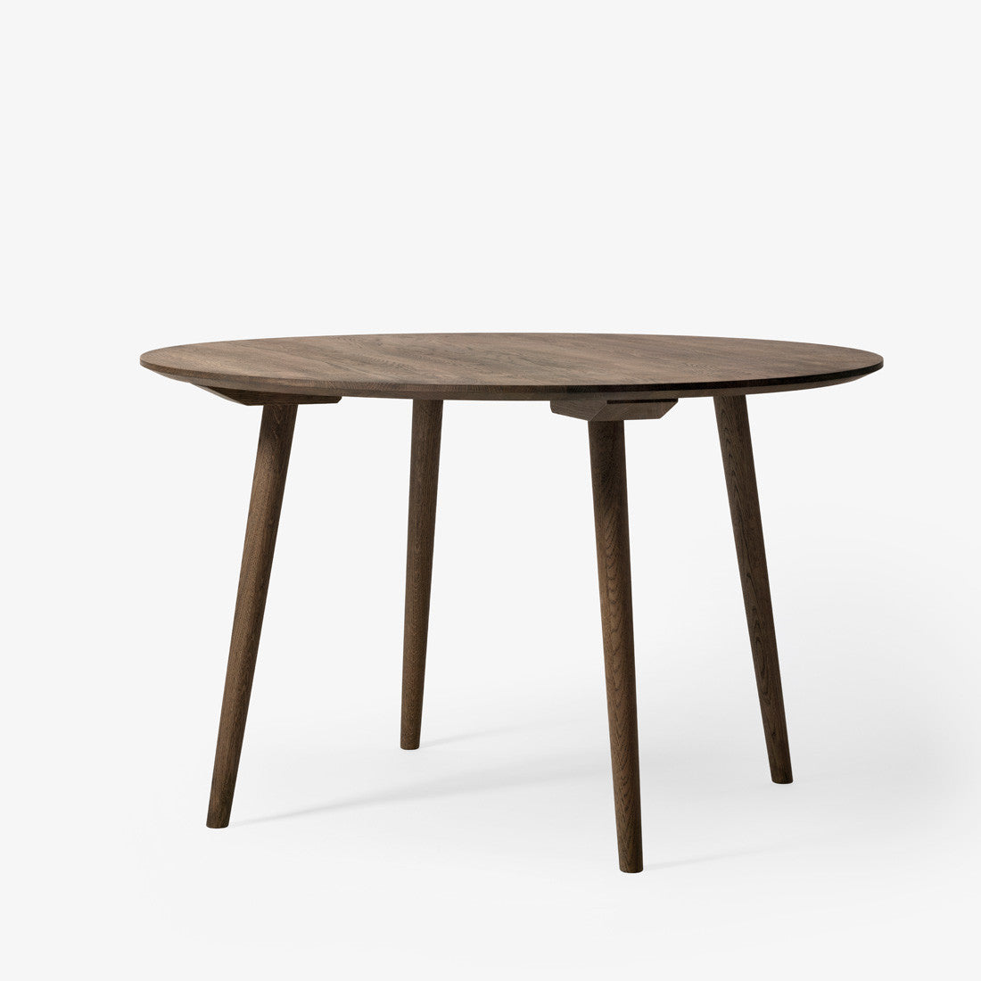 In Between Round Dining Table SK4 by &Tradition